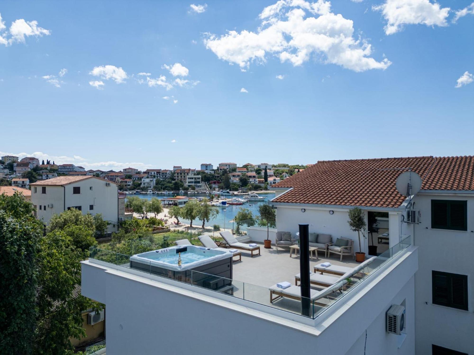 Villa Rozana - Beachfront Wellness Retreat Seget Vranjica Extérieur photo