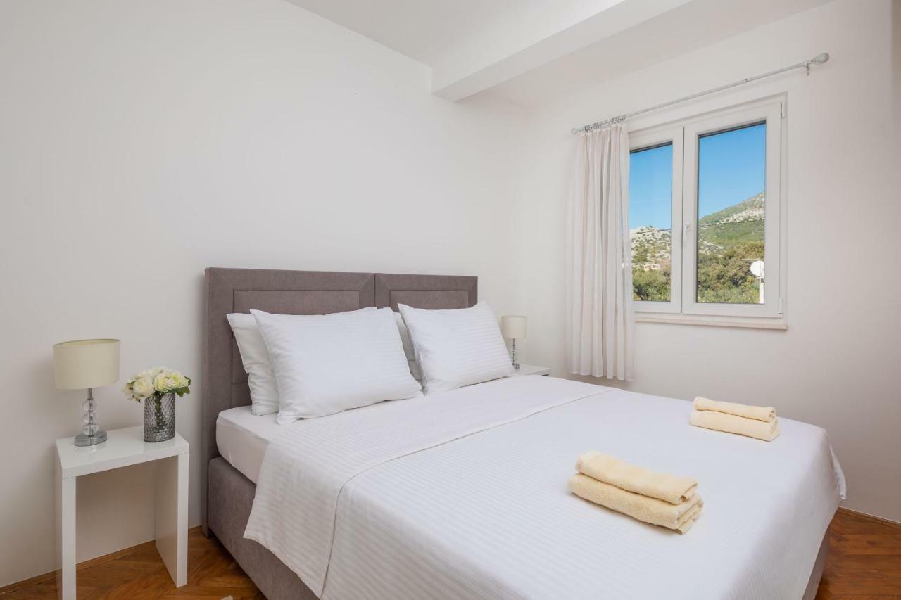Villa Rozana - Beachfront Wellness Retreat Seget Vranjica Extérieur photo